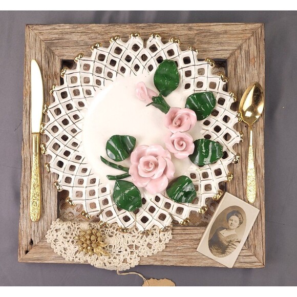 PLATE W/ RUSTIC FRAMED, GOLD FLATWARE, VINTAGE PIN HANDMADE ANTIQUE - Picture 1 of 11